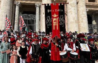 Ascoli Piceno - Il sestiere di Porta Tufilla in udienza da Papa Francesco